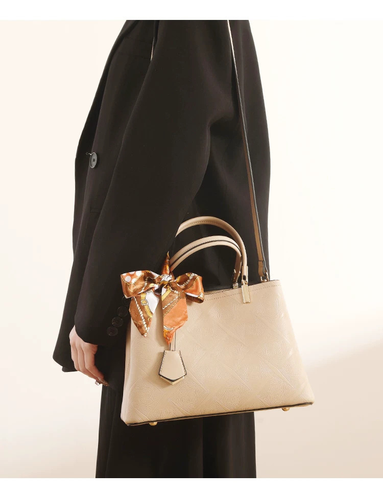 斜め掛けバッグ クーリエバッグ 肩掛 けカジュアル レディース パッチワーク ファー ボア 通勤 ミニトート キャメル