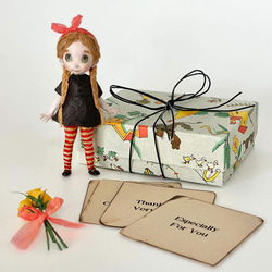誕生日や記念日に…究極のミニメッセージカード〈和紙のミニチュアドール＆バラのミニ花束セット〉 1枚目の画像