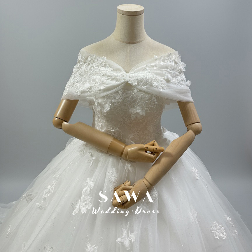 上質なドレス　ビーズスパコール付き　ロングトレーン　サイズオーダー可能　パール　ふんわりチュール　ホワイト白二の腕を隠せ