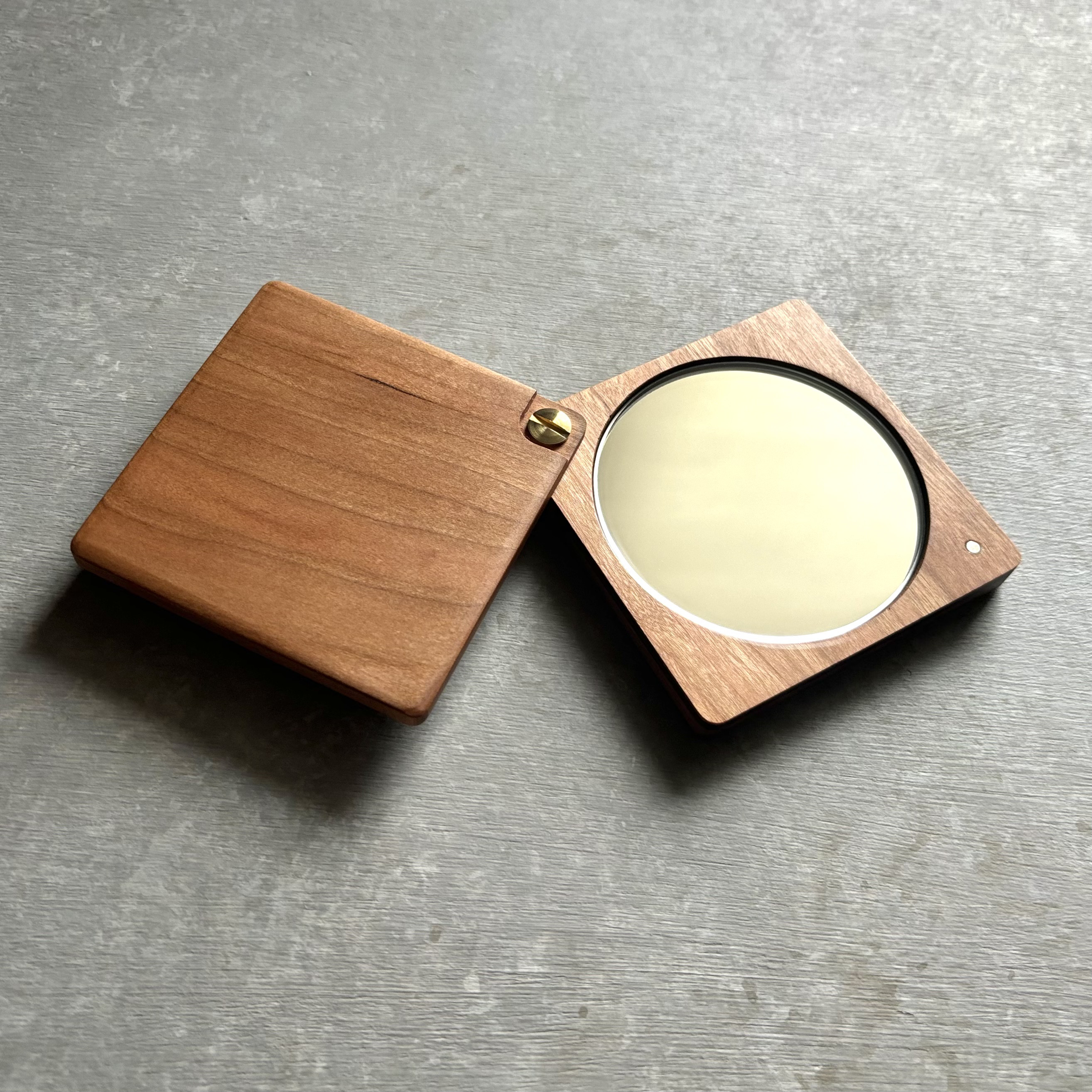 コンパクトミラー ”輝-kagayaki-”【樹種:チェリー】<№08-C-10003>