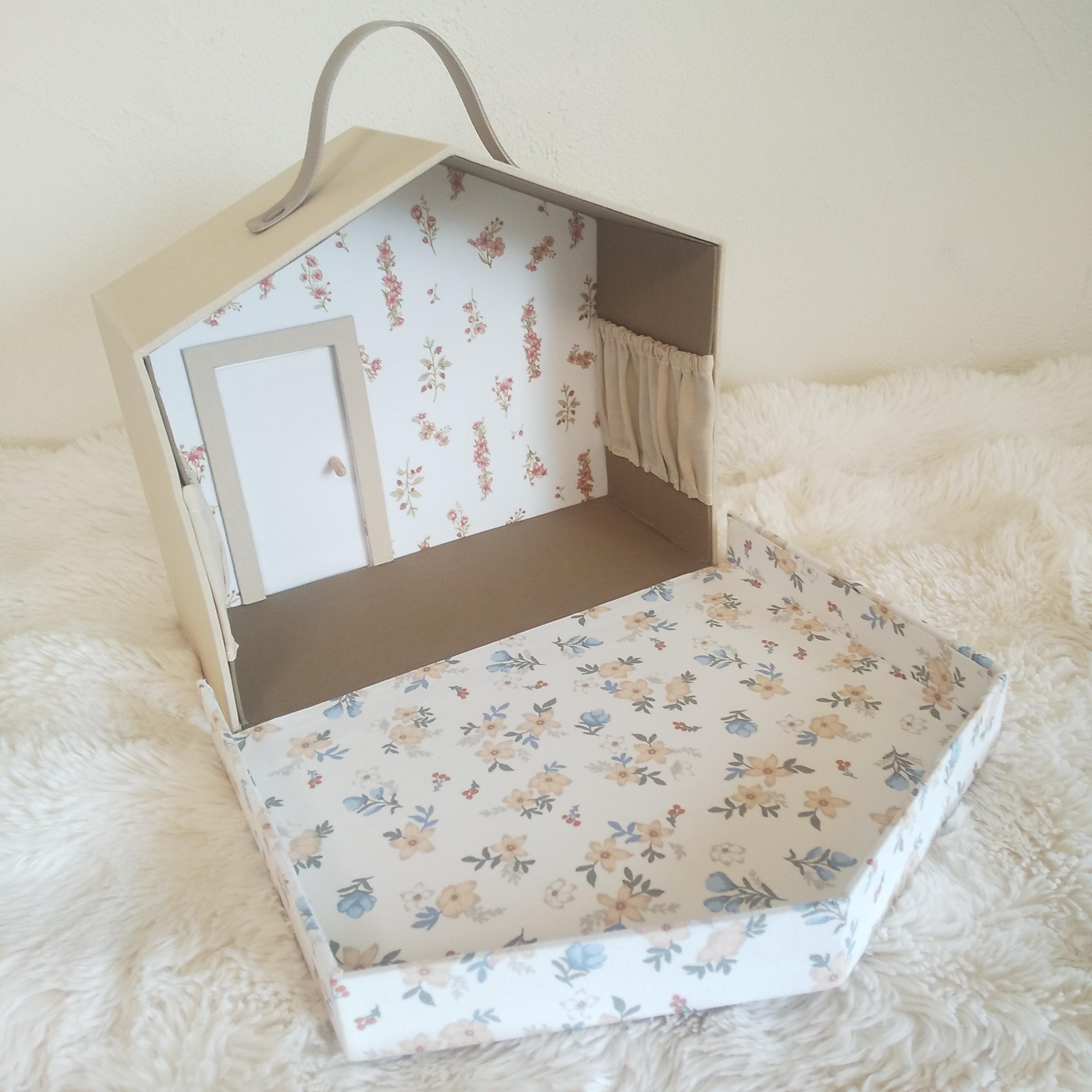 持ち運びできるどこでもドールハウス（カルトナージュ、ルニーナ）