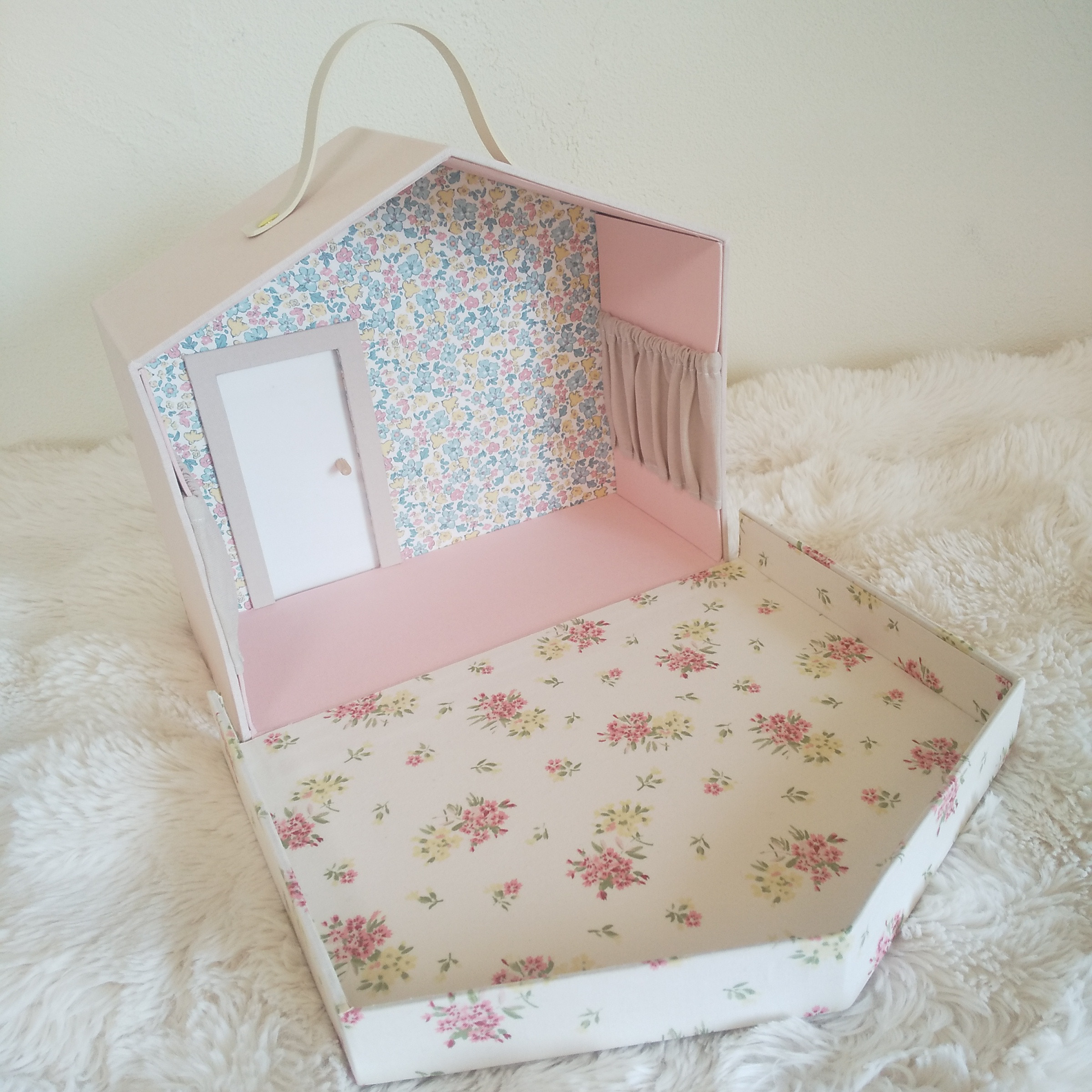 再販　持ち運びできるどこでもドールハウス（カルトナージュ、フラワーピンク）