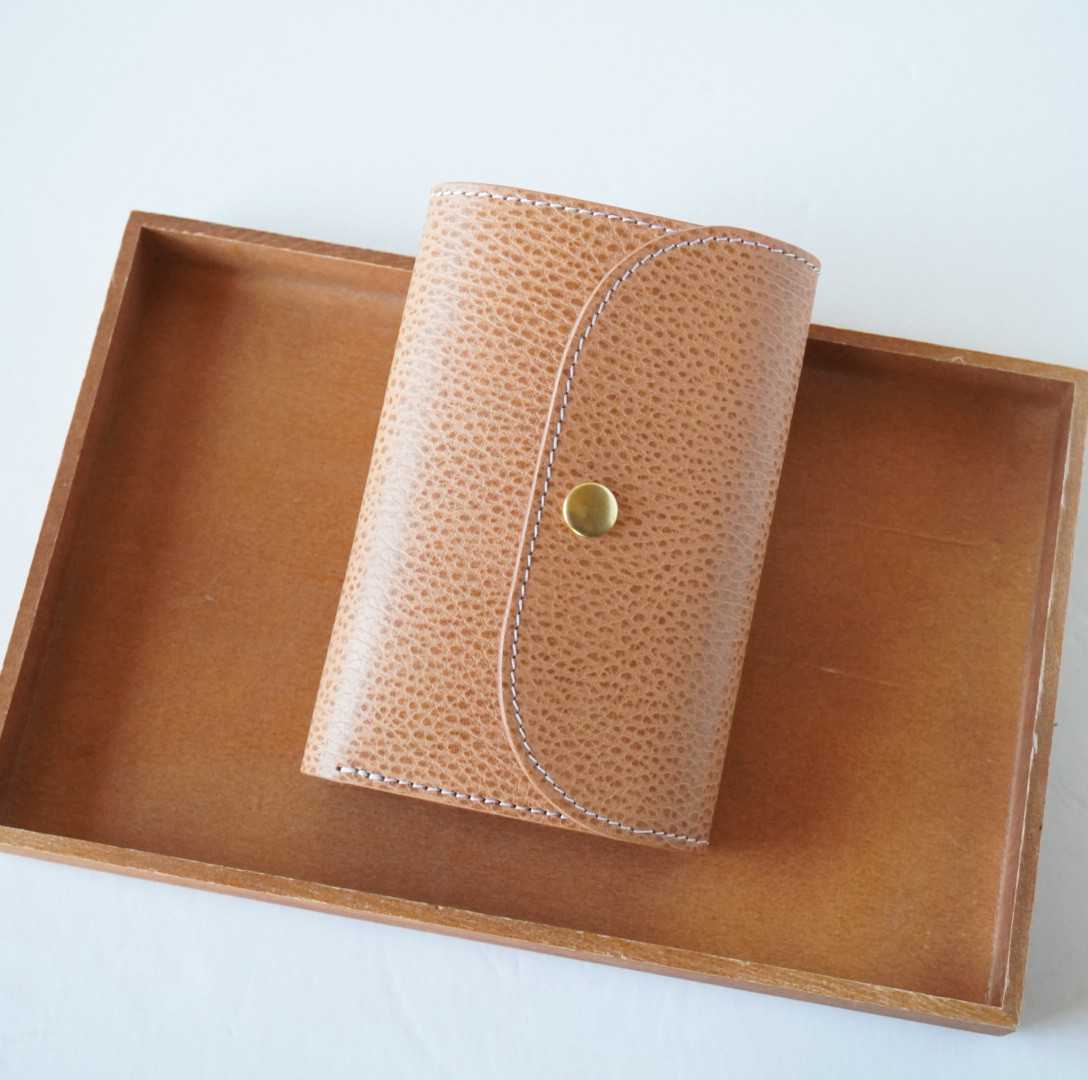 三つ折り財布　シボ革　ナチュラル