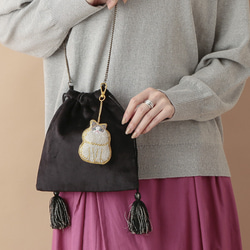 新入荷！インドより！素材としてもそのままでも！『インドの伝統的な刺繍技法、ザリ刺繍！バッグチャーム』～ファーリー 　猫～ 4枚目の画像