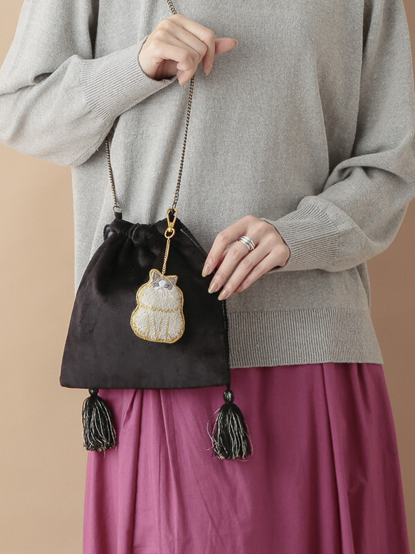 新入荷！インドより！素材としてもそのままでも！『インドの伝統的な刺繍技法、ザリ刺繍！バッグチャーム』～ファーリー 　猫～ 4枚目の画像