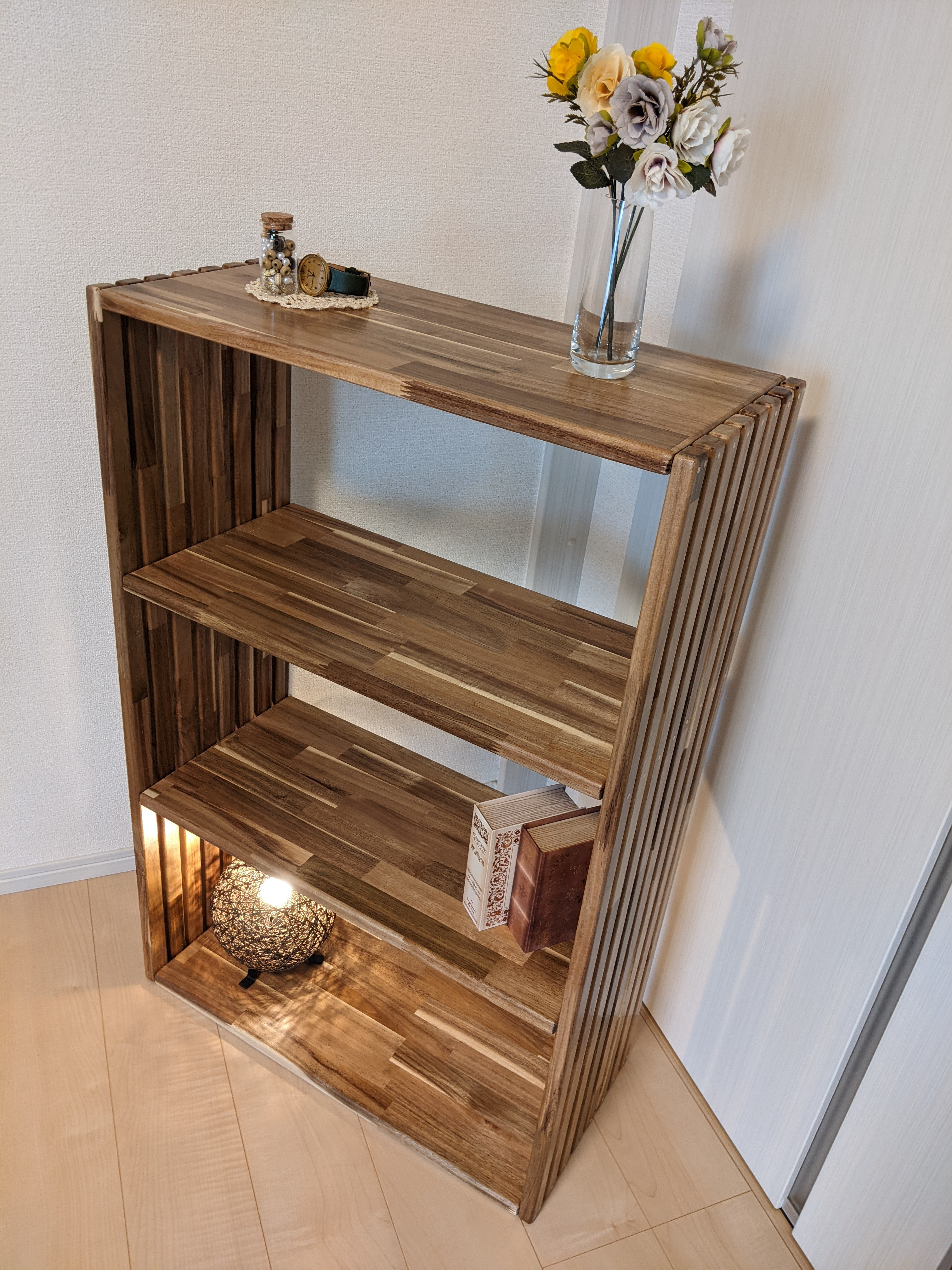 縦格子デザイン　木製オープンシェルフ4段 クリア塗装［棚　ラック］