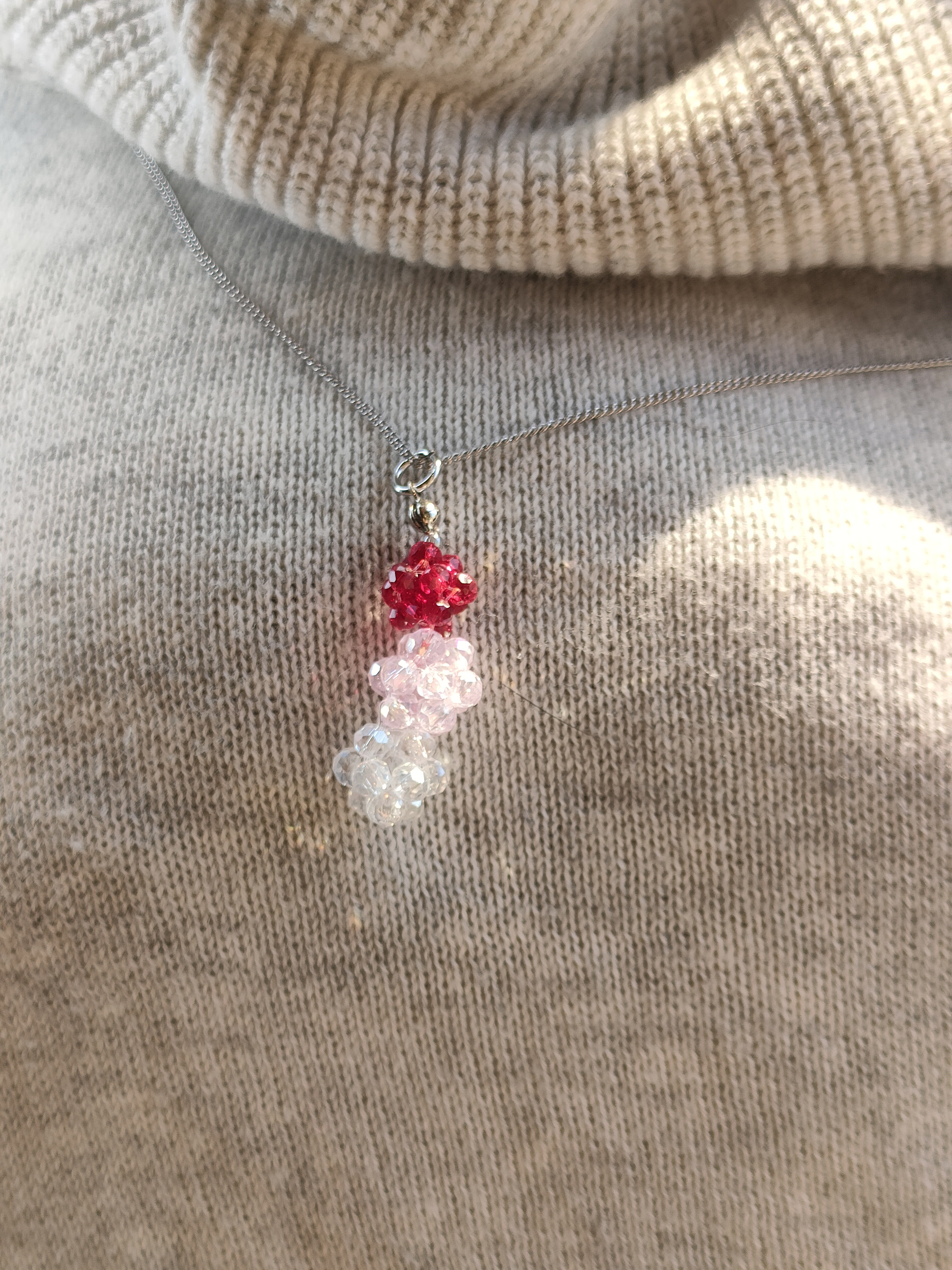 『心の音トゥンク』ピアス（イヤリング）ペンダントセット〚情熱のレッド〛のペンダントとセット