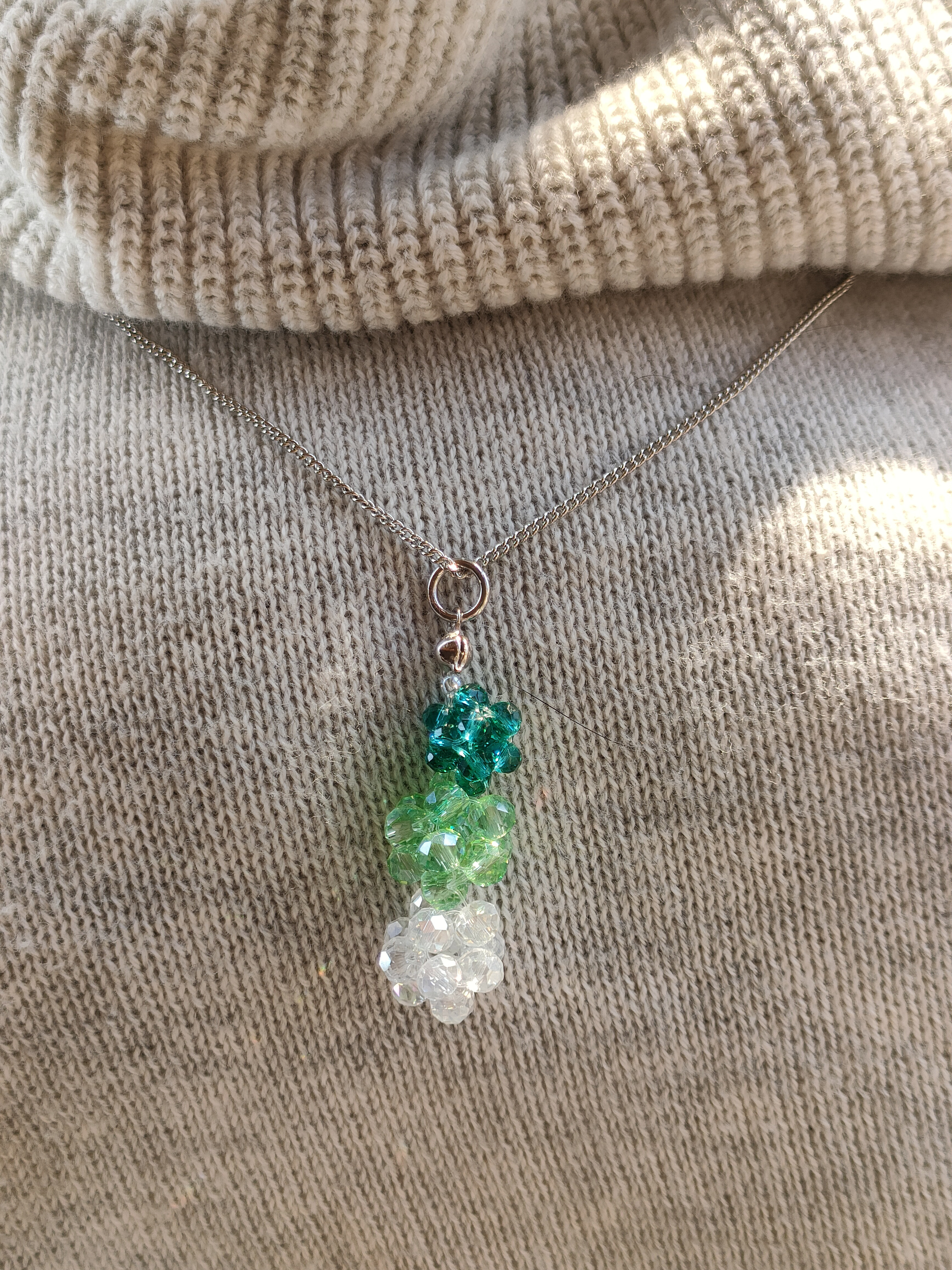 『心の音トゥンク』ピアス（イヤリング）ペンダントセット〚癒しのグリーン〛のペンダントとセット