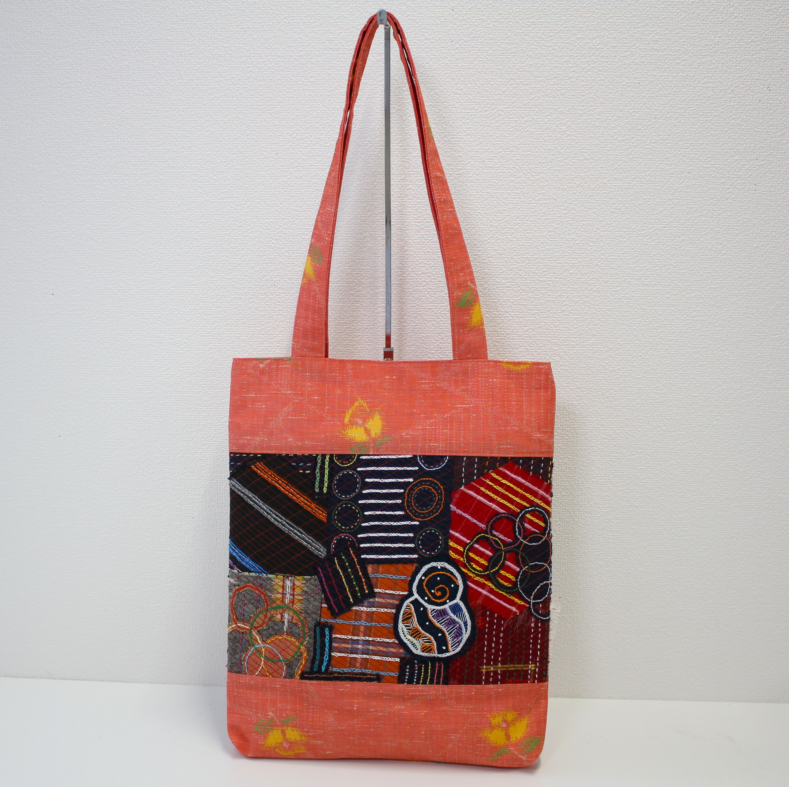 【個数限定】トートバッグ　手作り　コラージュ　手刺繍　オンリーワン　着物生地　A-5