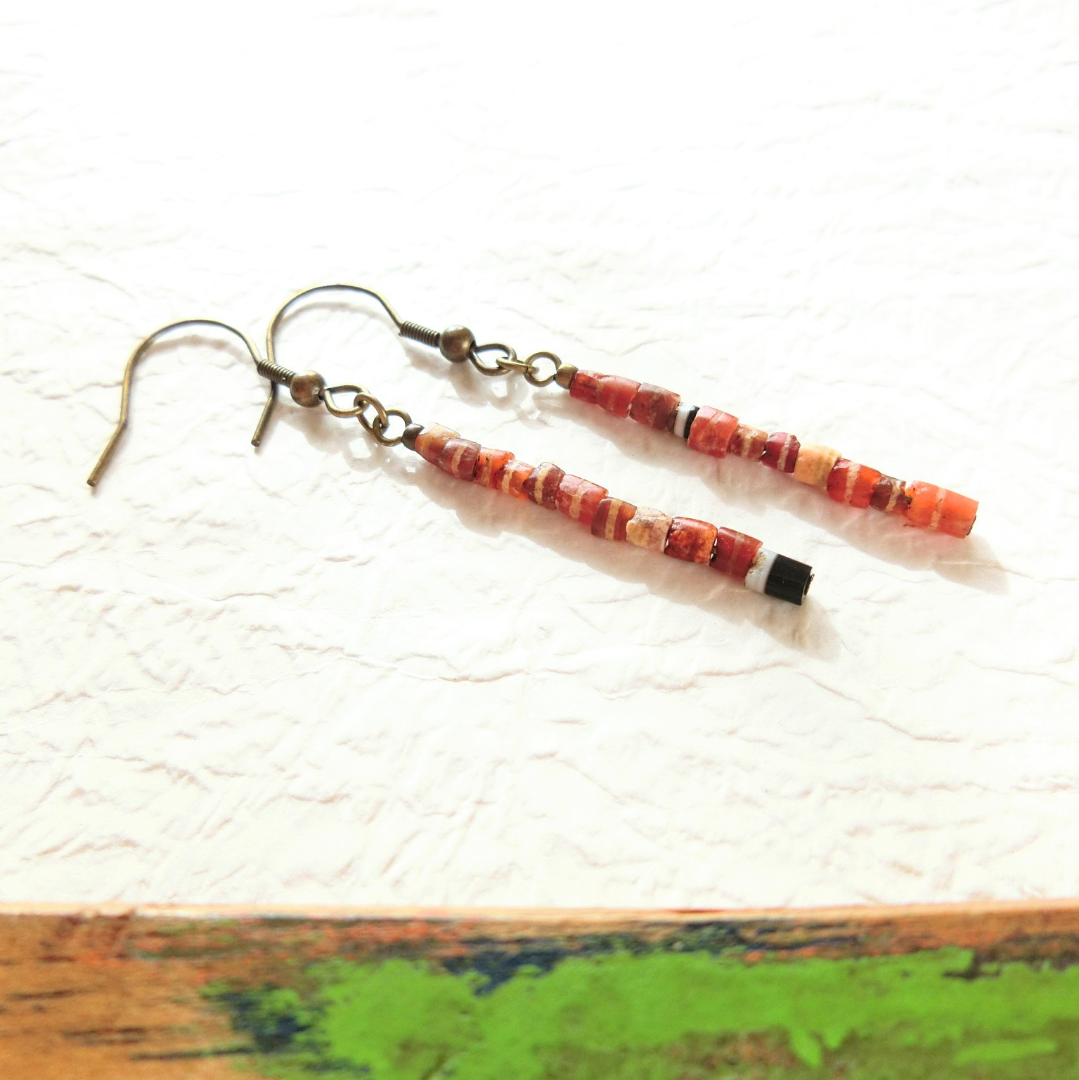 *2000年前のビーズ*エッチドカーネリアンのピアス／イヤリング