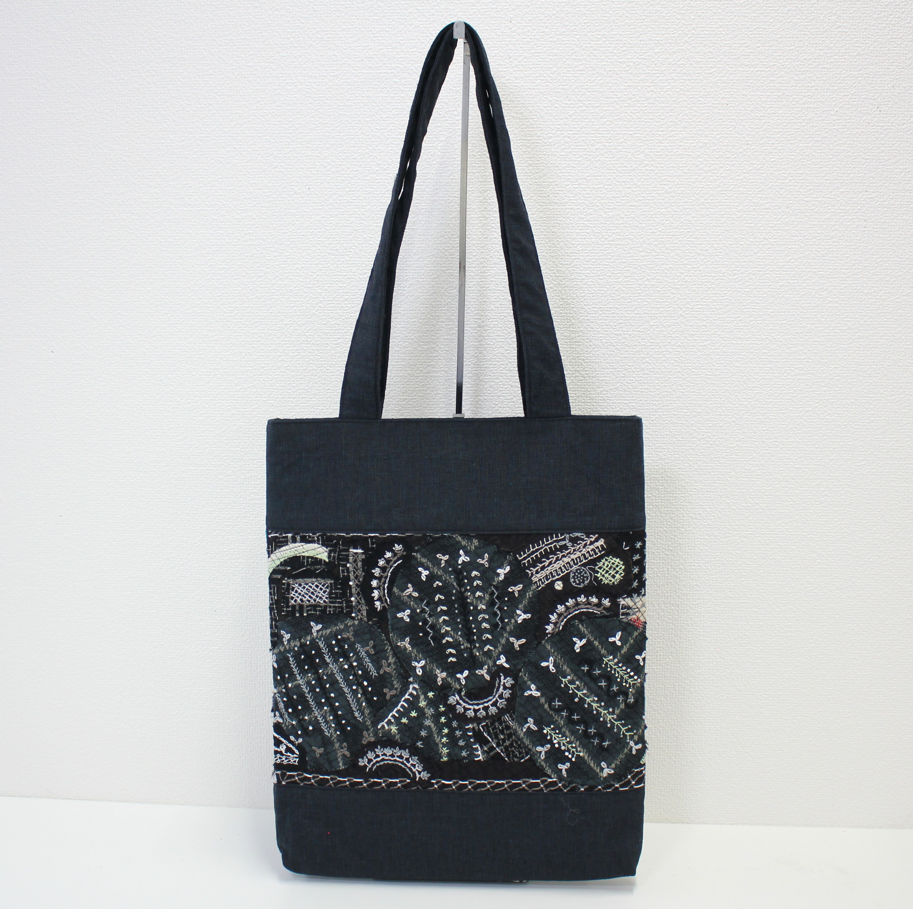 【個数限定】トートバッグ　手作り　コラージュ　手刺繍　オンリーワン　着物生地　A-10