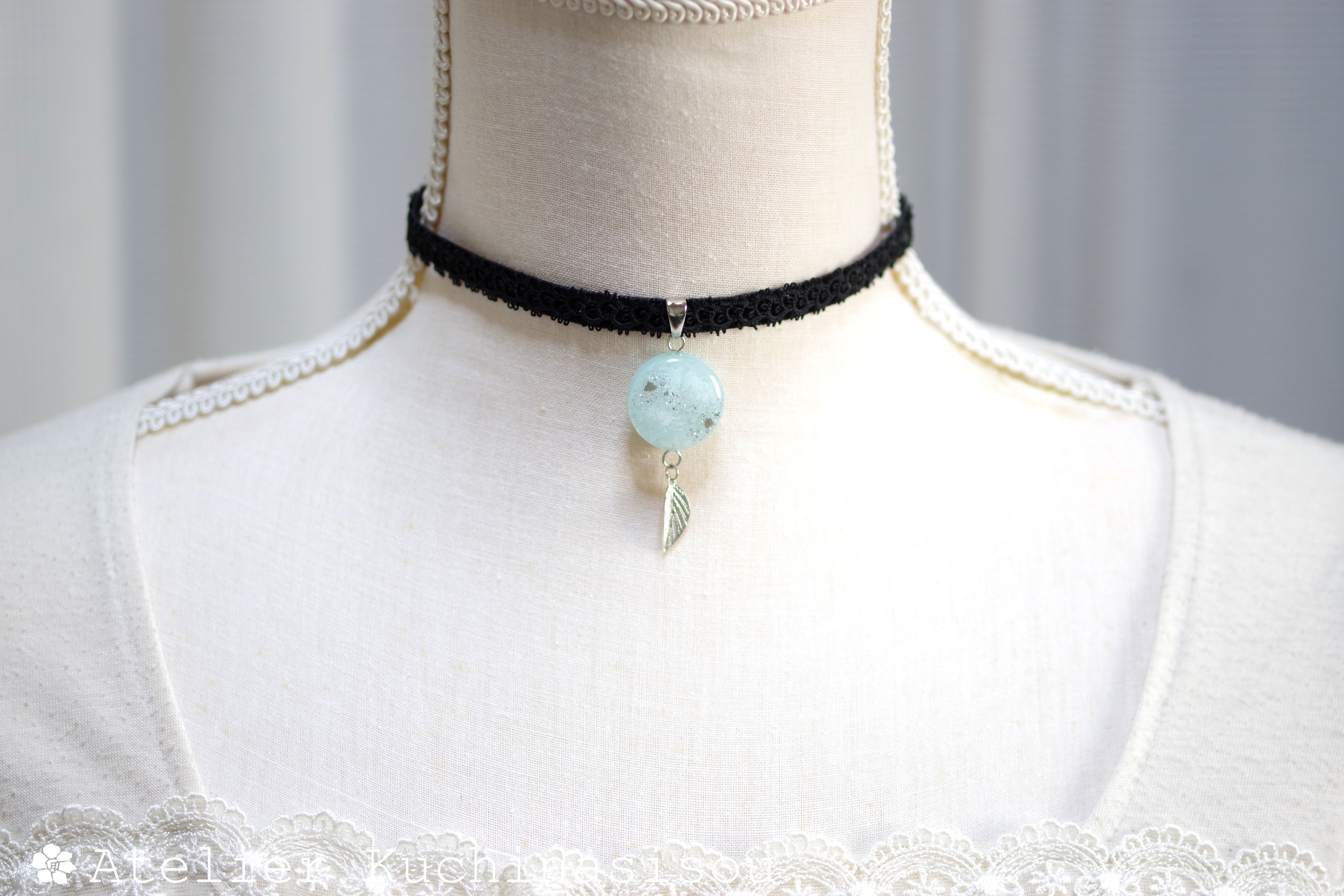 【受注製作】レジンアート　ラウンドモチーフとタティングレースとベルベットリボンのチョーカー〈朝露の君〉