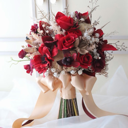 可憐な百合と薔薇のクラッチブーケ ブートニアセット ウェディング