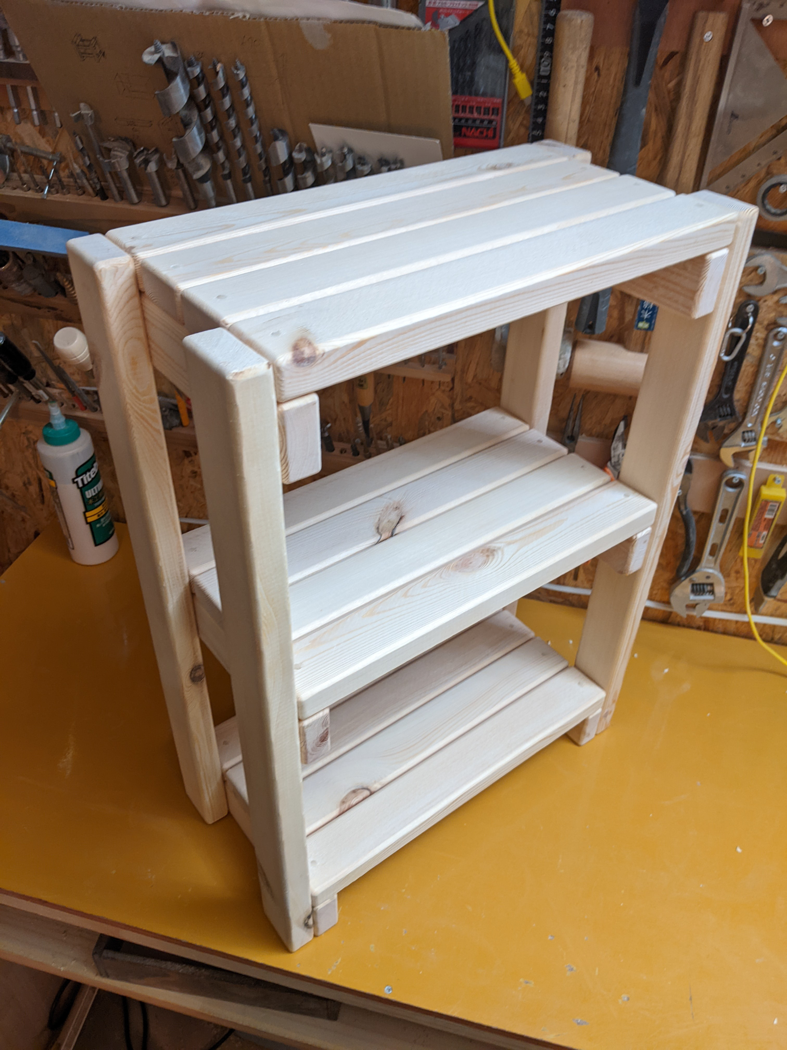 無垢材のオープンシェルフ三段　無塗装