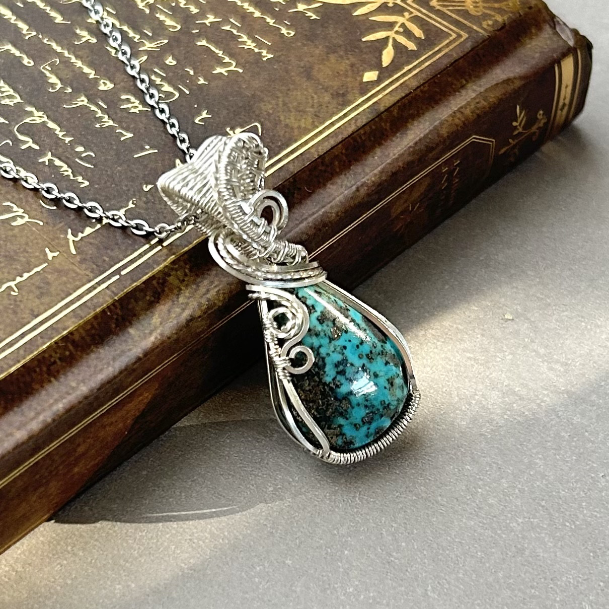 誕生石　稀少ペルシアンターコイズワイヤーラッピングペンダントアルゲンティウムシルバーsilver935天然石NO1