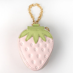 ヘタ付き白いちごなチャームポーチ（イヤホンケース・小物入れ）／本革製 3枚目の画像