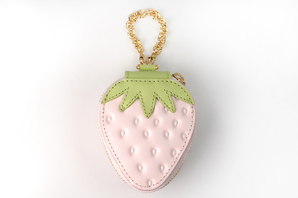 ヘタ付き白いちごなチャームポーチ（イヤホンケース・小物入れ）／本革製 3枚目の画像