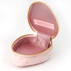 ヘタ付き白いちごなチャームポーチ（イヤホンケース・小物入れ）／本革製 8枚目の画像