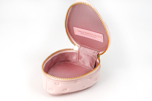 ヘタ付き白いちごなチャームポーチ（イヤホンケース・小物入れ）／本革製 8枚目の画像