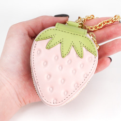 ヘタ付き白いちごなチャームポーチ（イヤホンケース・小物入れ）／本革製 2枚目の画像