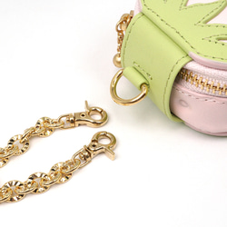 ヘタ付き白いちごなチャームポーチ（イヤホンケース・小物入れ）／本革製 7枚目の画像