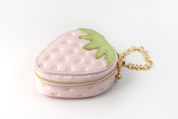 ヘタ付き白いちごなチャームポーチ（イヤホンケース・小物入れ）／本革製 4枚目の画像