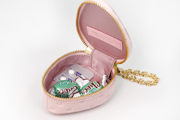 ヘタ付き白いちごなチャームポーチ（イヤホンケース・小物入れ）／本革製 10枚目の画像