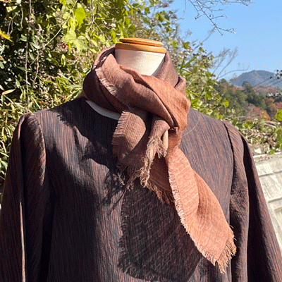 熟成柿渋染め三重織ショートストールK25096