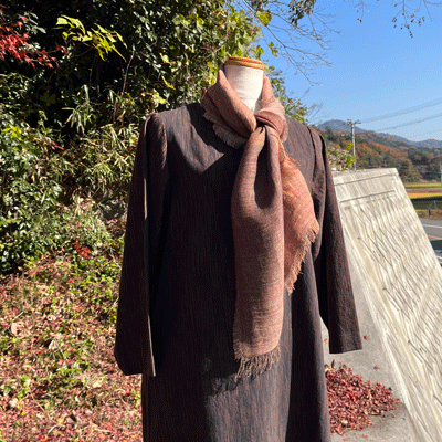 熟成柿渋染め三重織ショートストールK25096