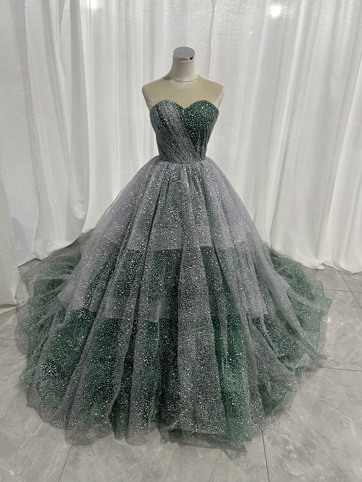 レインボードレス 素敵なカラードレス キラキラチュール ベアトップ 結婚式　ハートカット