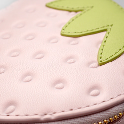 ヘタ付き白いちごなバニティポーチ（リップケース・小物入れ）／本革製 8枚目の画像