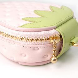 ヘタ付き白いちごなバニティポーチ（リップケース・小物入れ）／本革製 7枚目の画像