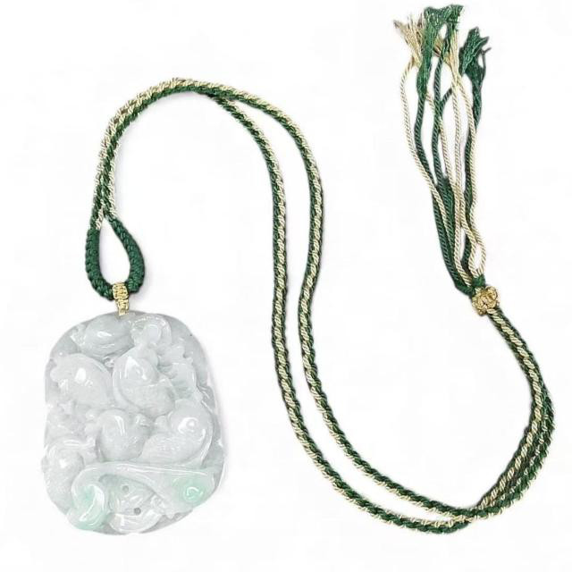 逸品一点物緑入りひすい本翡翠蓮の葉鯉6匹如意両面手彫り天然石木綿紐ネックレス