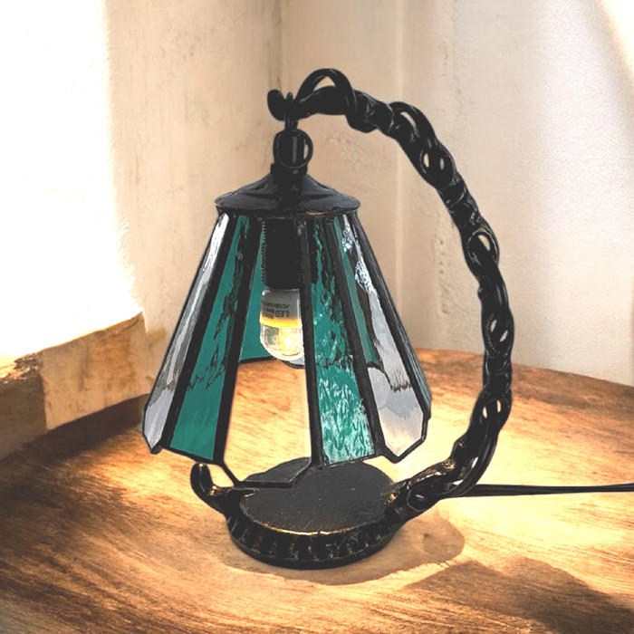 レトロ調ステンドグラスランプスタンド（ｸﾞﾘｰﾝｽﾄﾗｲﾌﾟ）No,3161