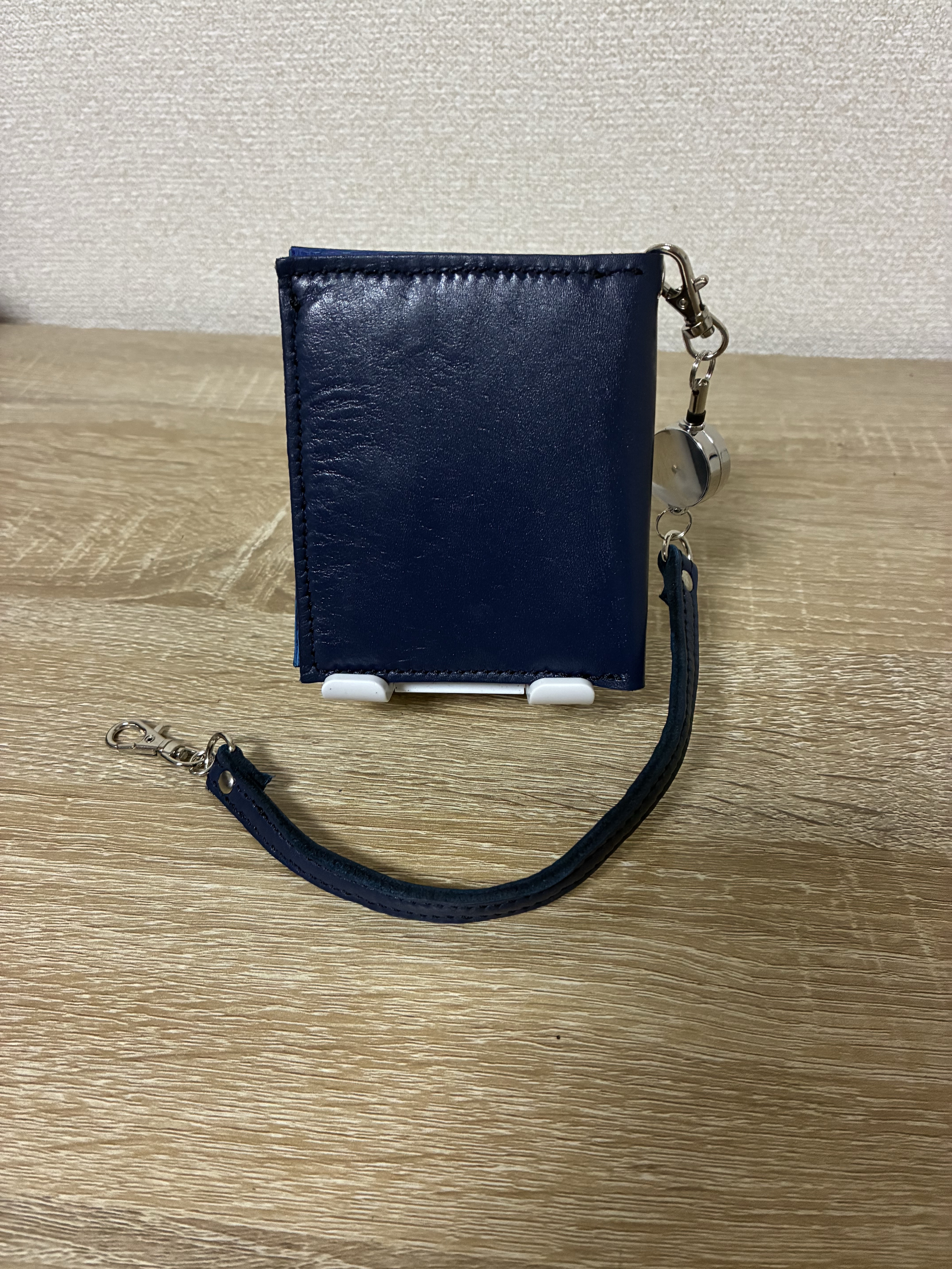 【鮮やかな青と本革】機能性パスケース