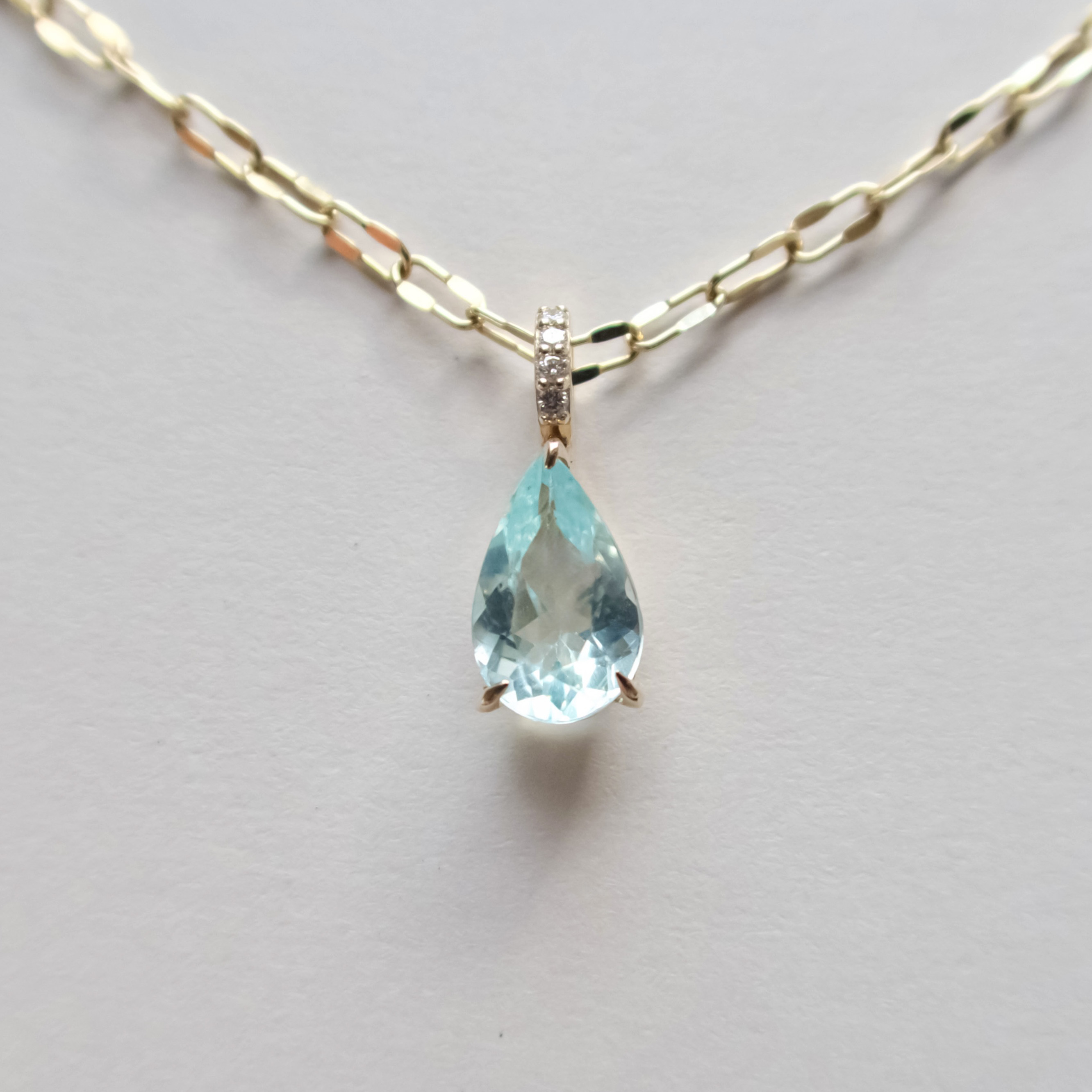 《アンブリゴナイト｜Amblygonite》一点物ペアシェイプ天然石ネックレストップ／人魚姫の涙　10KYG