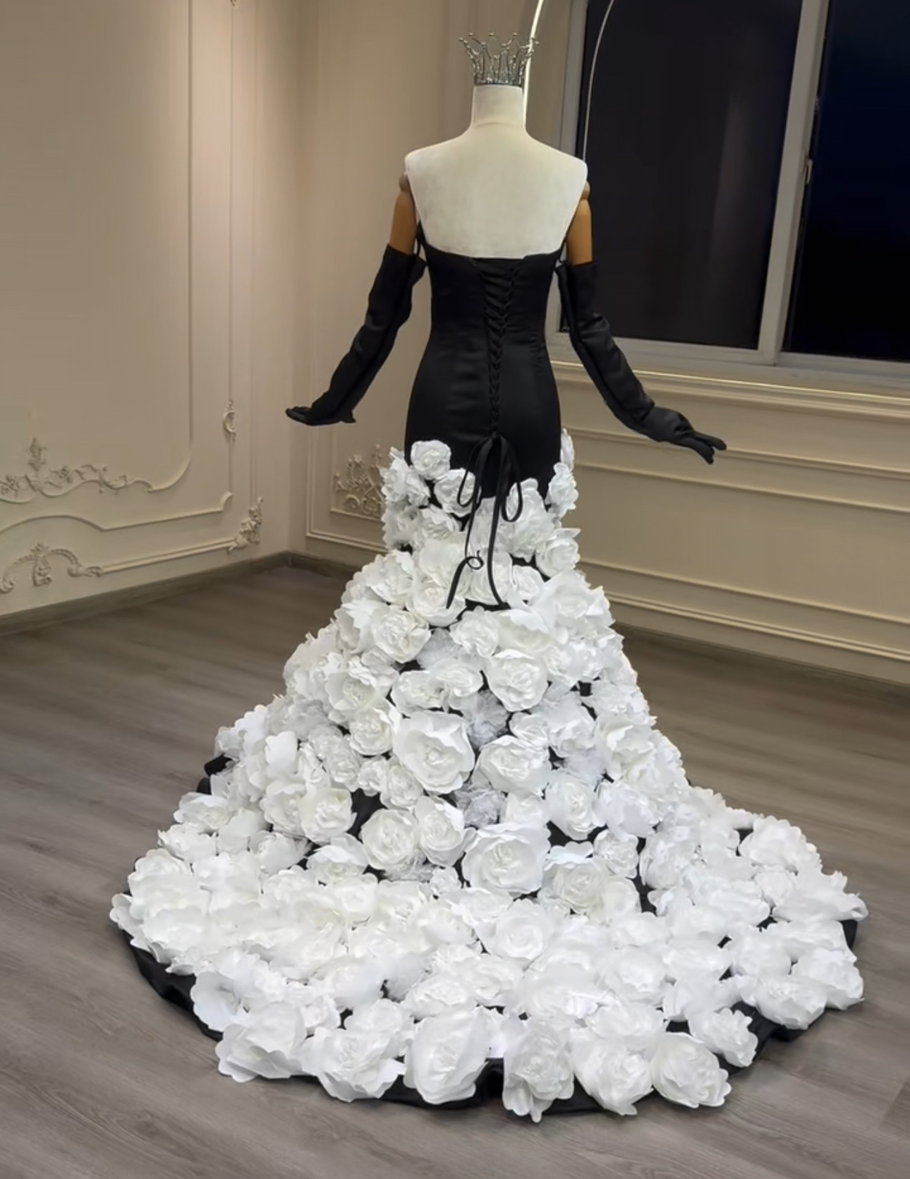 買わないと損！取り外し可能お袖　2ways ブラック　カッコイイ　カラードレス華やかなトレーン編みあげ　優雅サイズオーダ