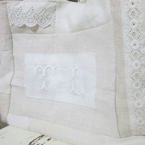 フランスアンティークホームスパンリネンとホワイトイニシャル刺繍と手