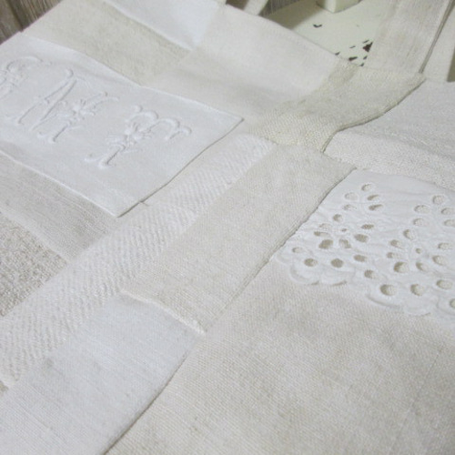 フランスアンティークホームスパンリネンとホワイトイニシャル刺繍と手