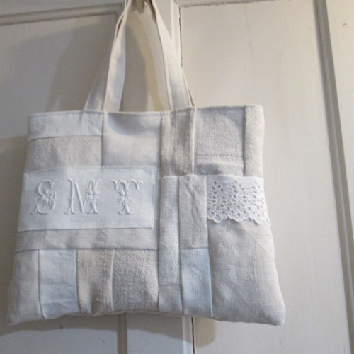 フランスアンティークホームスパンリネンとホワイトイニシャル刺繍と手