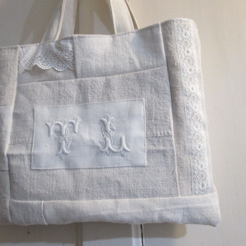 フランスアンティークホームスパンリネンとホワイトイニシャル刺繍と手