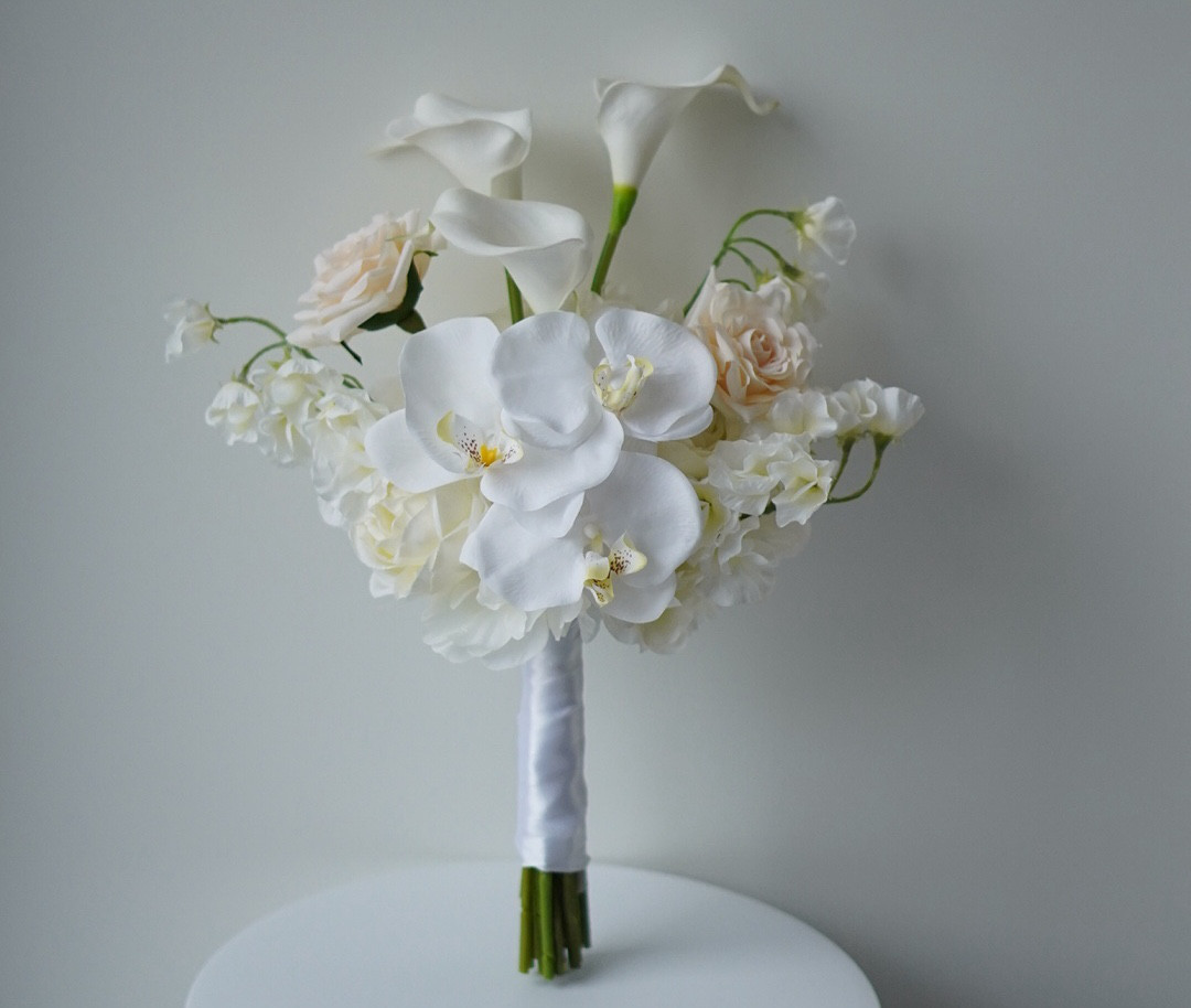 Snowly ┊︎ アームブーケ ホワイト⌇﻿ アーティフィシャルフラワー クラッチブーケ 海外風 前撮り 結婚式