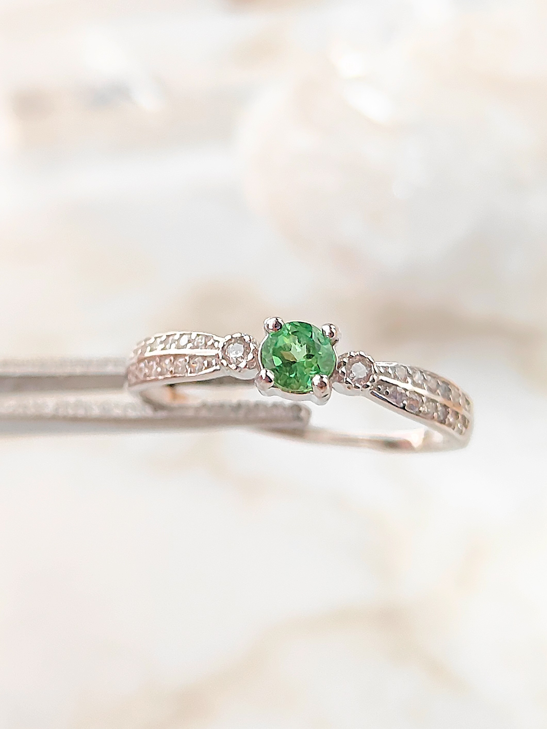 【silver925】サイズ約12号・1点のみ！天然ミントガーネットとジルコニアのリング｜詳細画像