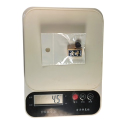 博愛ピンバッジ ロイヤルブルー エナメル着色 金めっき 亜鉛合金製 雷紋アクセサリー 4枚目の画像