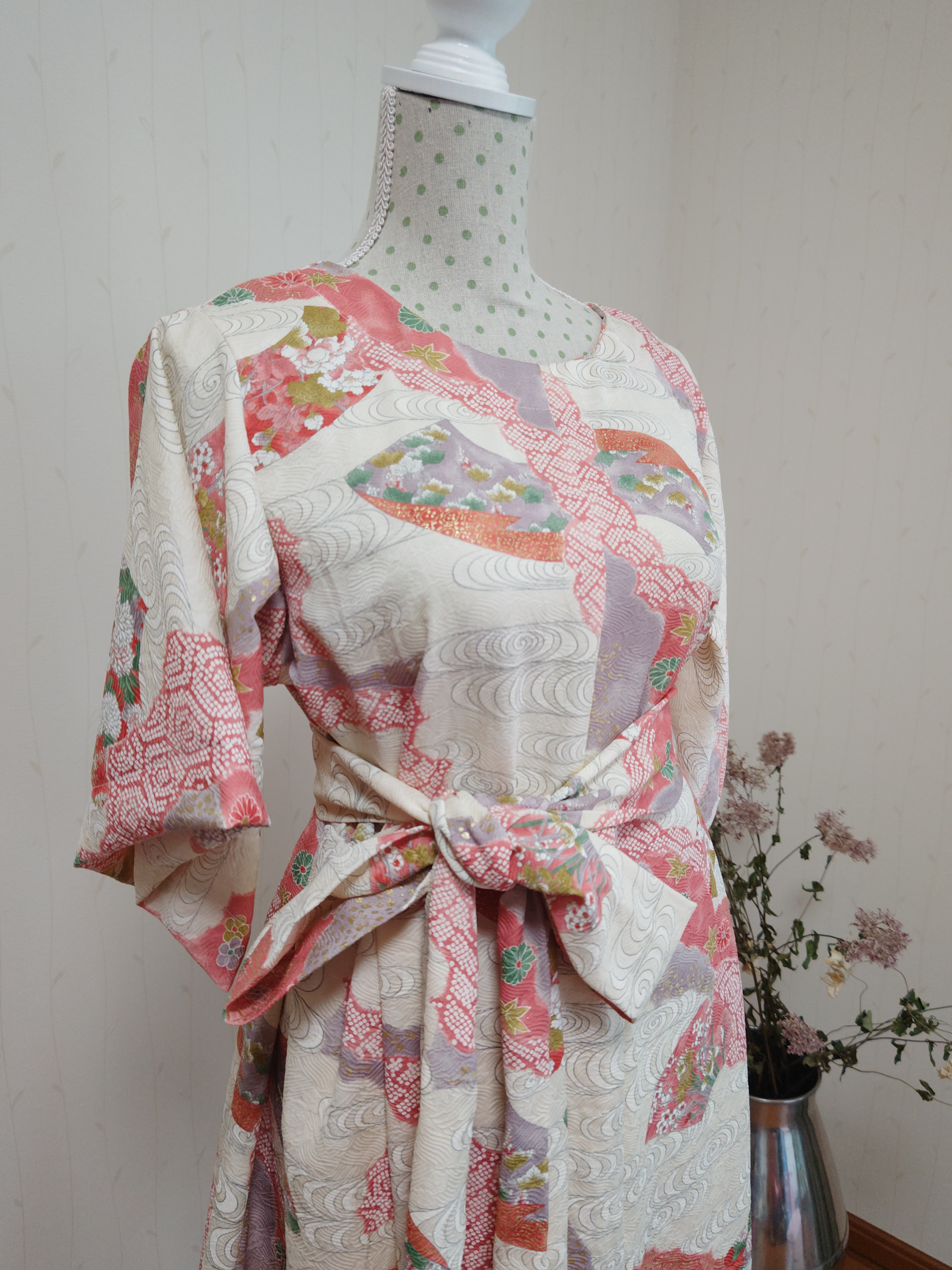 着物リメイクドレス　金泥筆書き　流水文様