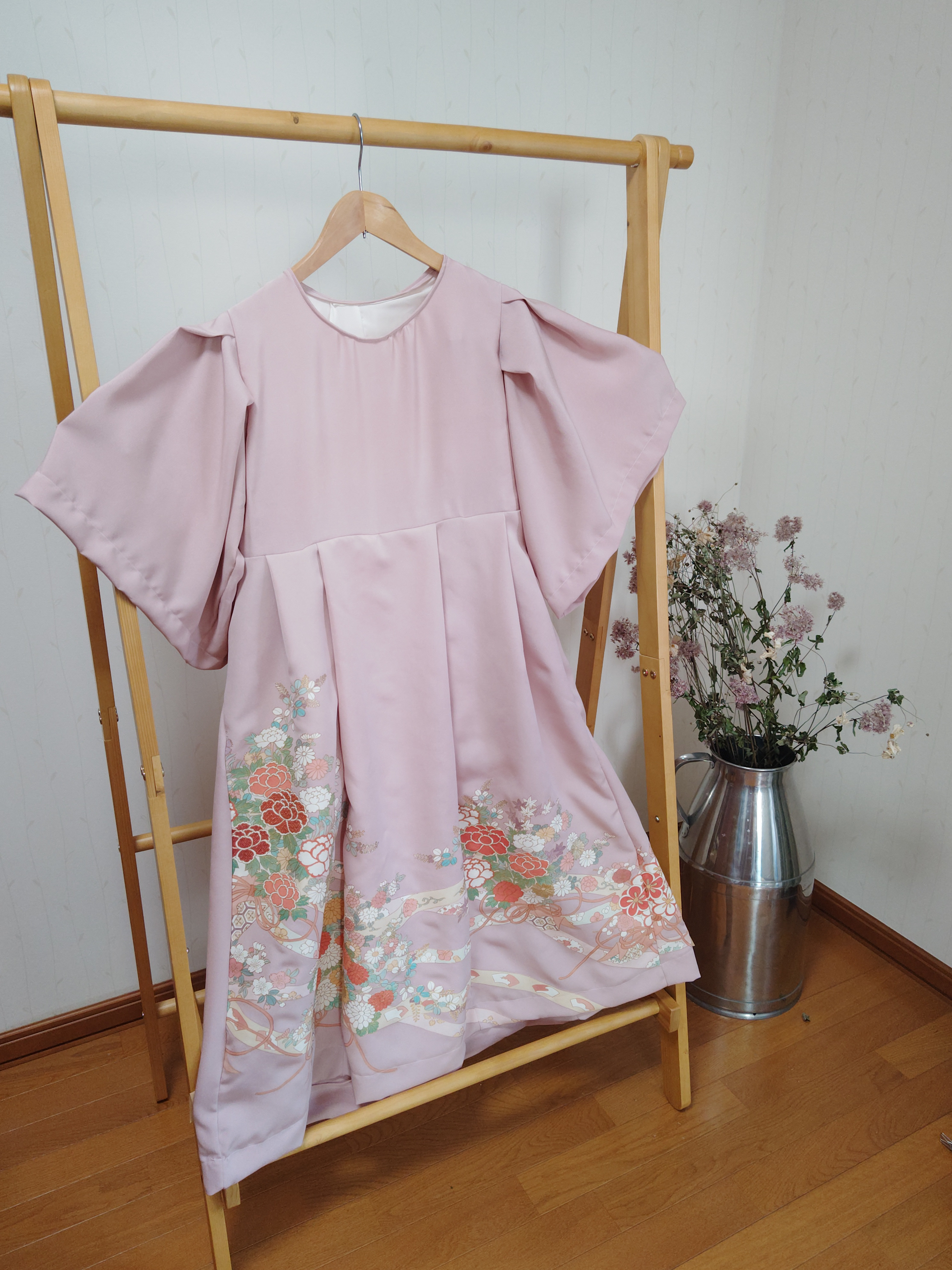 着物リメイク　ワンピースドレス　かわいいピンクの花　金くくり