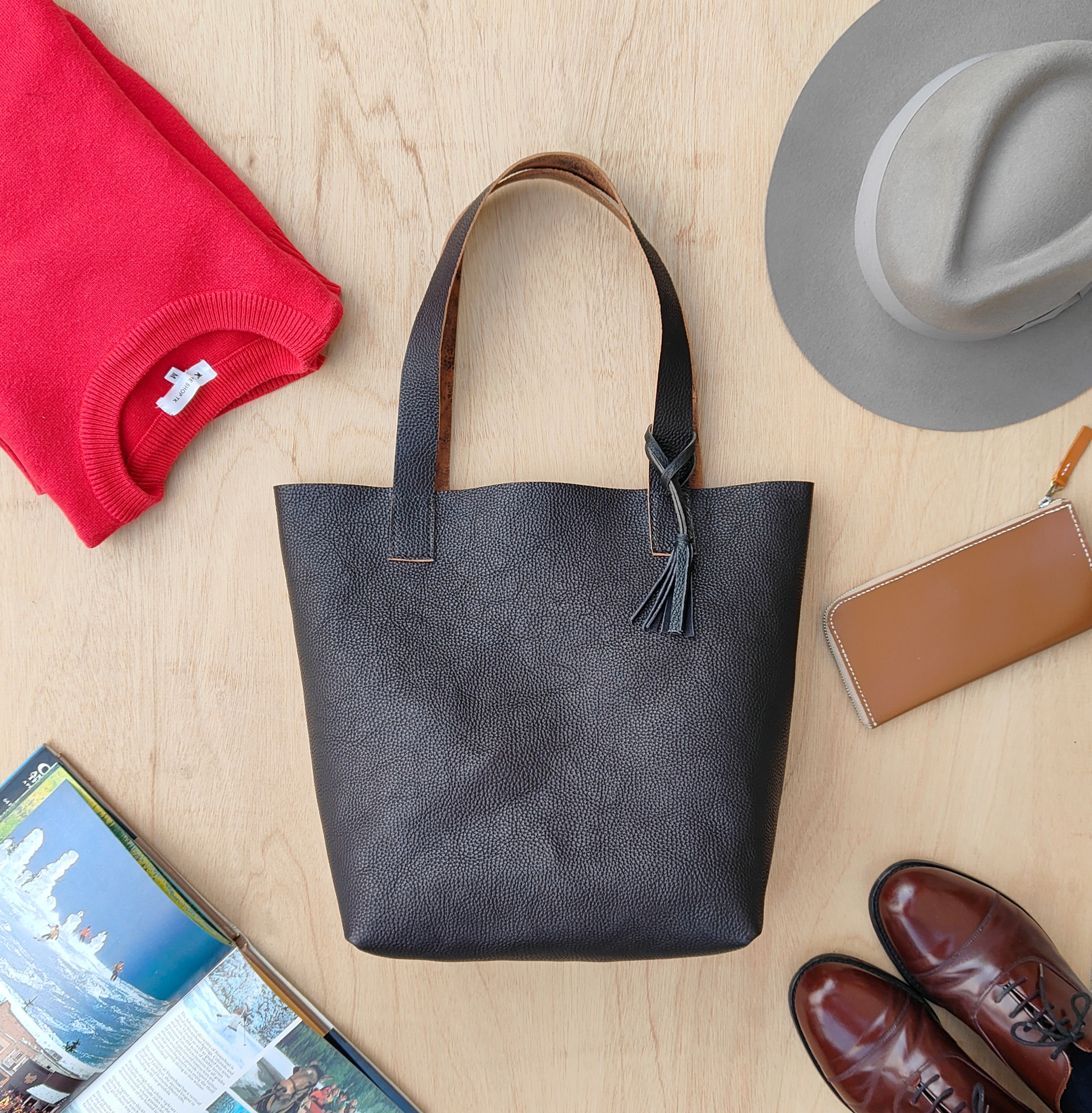 一枚革のBASIC レザートートバッグ（A4/メンズ/レディース/シンプル/プレゼント/ビックサイズ/肩掛け）ブラック