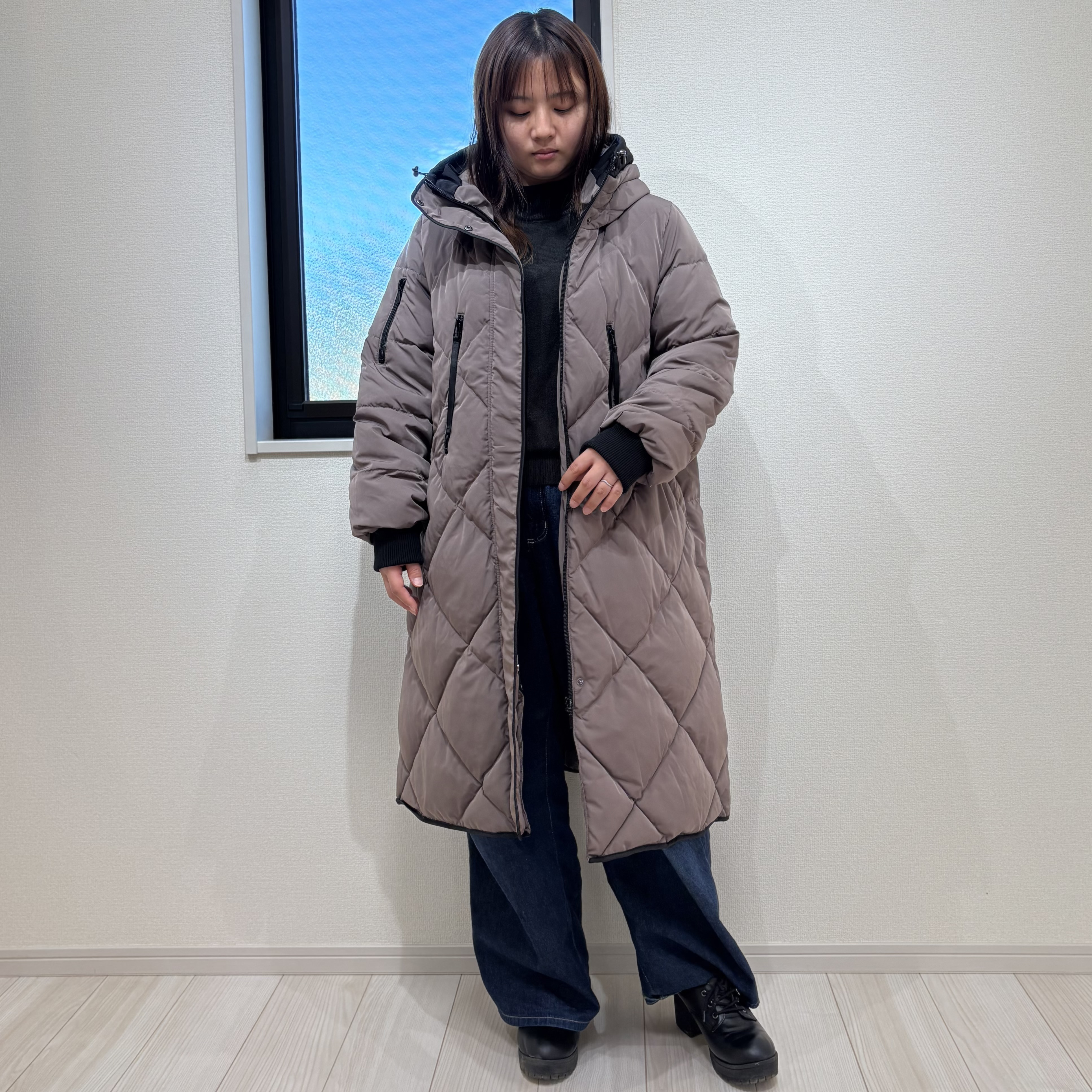 【送料無料】撥水 あったか たっぷりダウンのバイカラーキルティングダウンコート　水をはじきやすい ダウン (モカ)