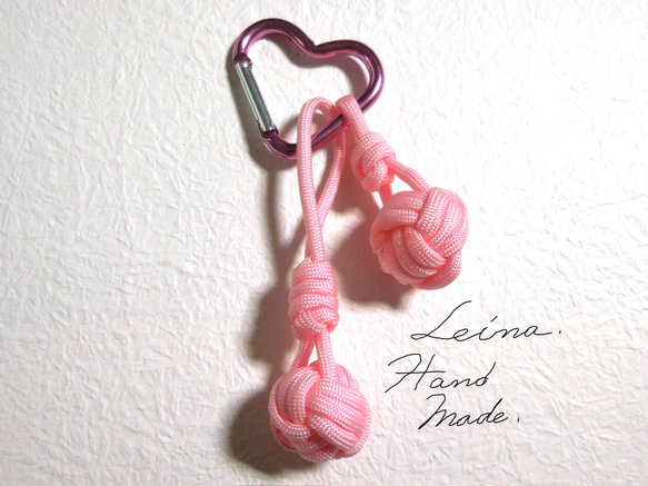ハート桜色ストラップ♡パラコードアクセサリー♡ハンドメイド 1枚目の画像