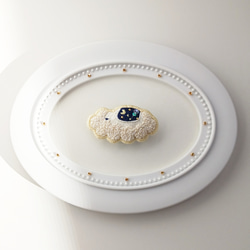 空飛ぶお布団の刺繍ブローチ 11枚目の画像